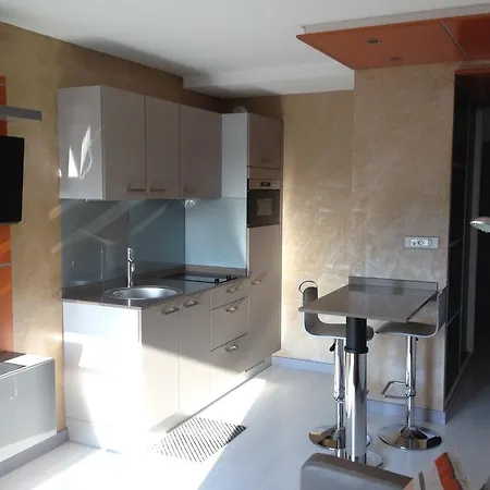 Les Platanes Apartment *